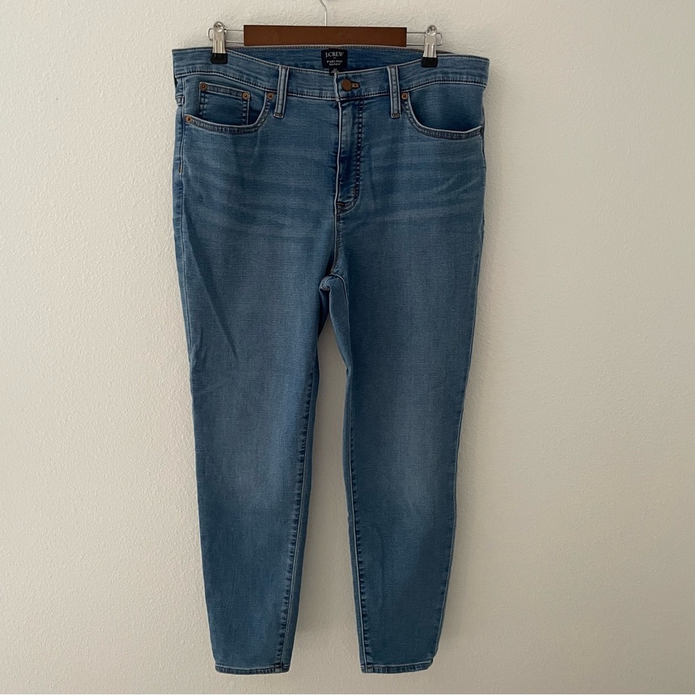 J Crew 9" mid-rise skinny jean signature stretch women’s Size 32 Med Blue Wash